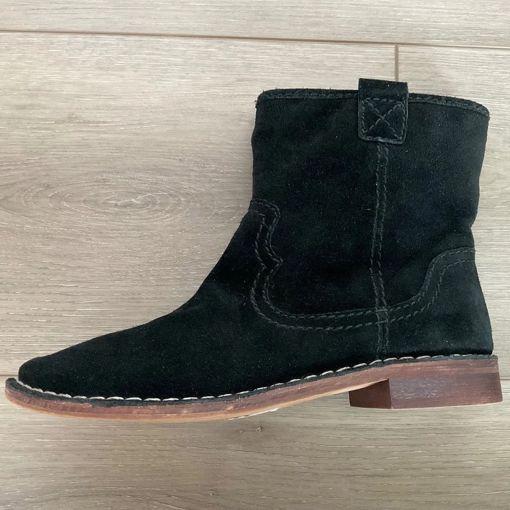 CLARKS  Cabaret Rock Black Suede Ankle Boot Size 9.5